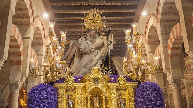 Las Angustias conservará las flores moradas