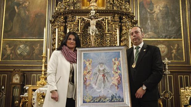 Barrera y Aguilar junto al cartel