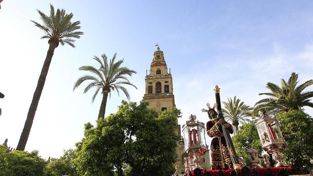 Las cofradías del Lunes Santo harán la carrera oficial al revés