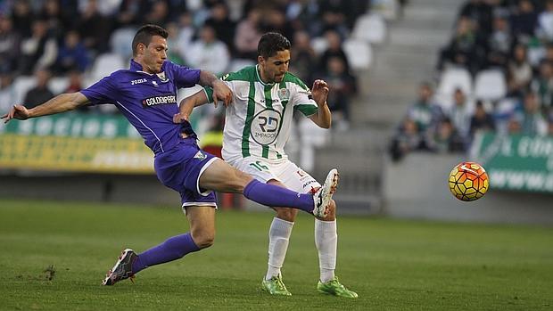 Fidel recibe la entrada de un jugador del Leganés