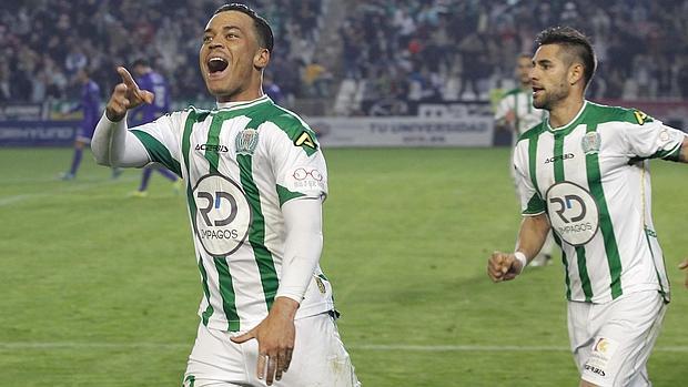 Raúl de Tomás celebra su segundo gol ante el Leganés en El Arcángel