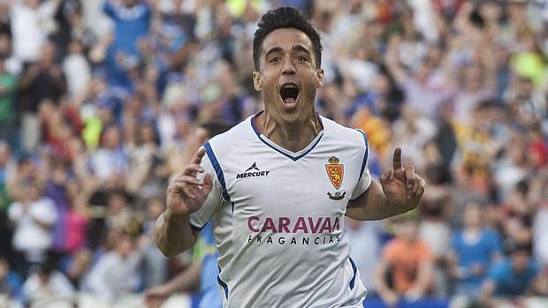 Pedro celebra un gol con el Zaragoza
