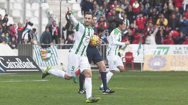 Xisco, capitán del Córdoba, celebra el gol ante el Mirandés, última reaparición tras lesión