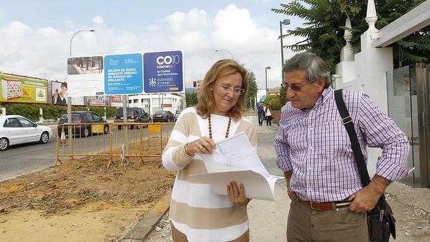 Laura Ruiz, durante una visita a una de las actuaciones del 50 Obras 50 Barrios