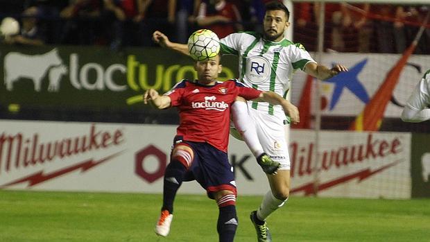 Nino, estrella de Osasuna, junto a Héctor Rodas