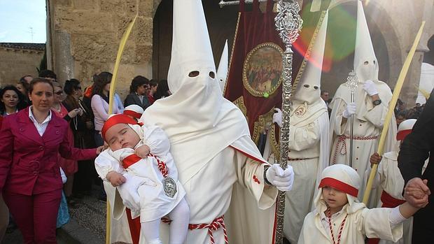 Niños en la procesión de la Entrada Triunfal