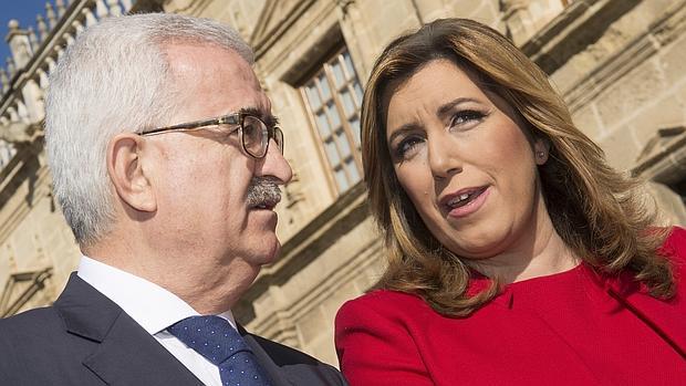 La presidenta andaluza, Susana Díaz, junto a su vicepresidente durante los actos del Día de Andalucía