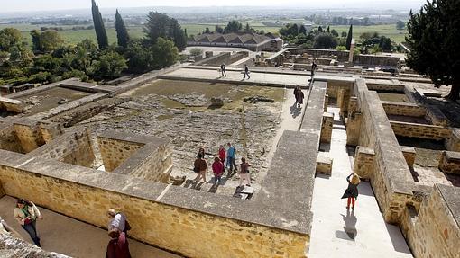 Visitantes a la antigua ciudad palatina