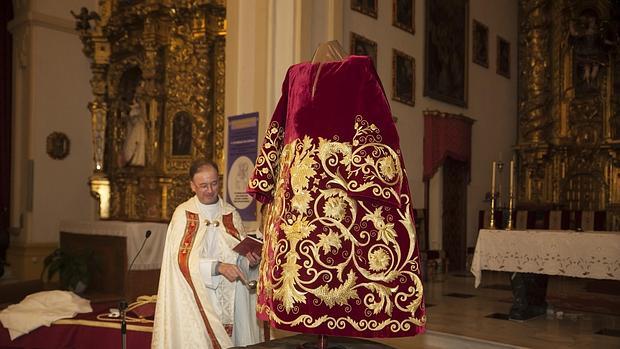 Bendición de la nueva túnica de las Penas