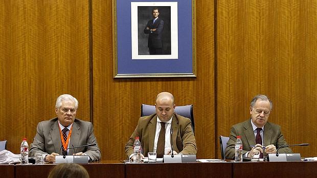 La mesa que preside en el Parlamento andaluz la comisión de investigación de los cursos de formación