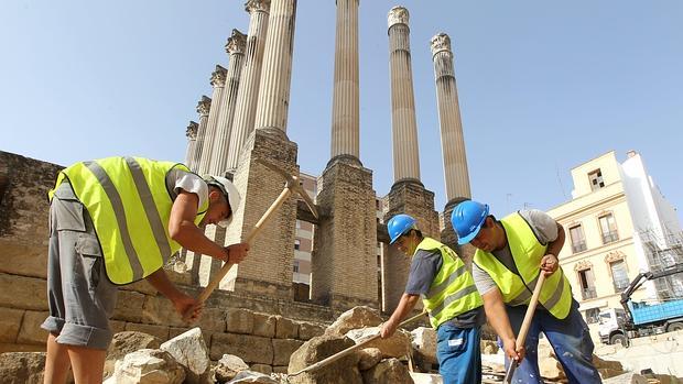 Trabajos de mantenimiento en el Templo Romano