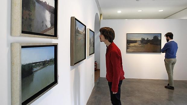 Cuadros que forman parte de la exposición en la galería Carmen del Campo