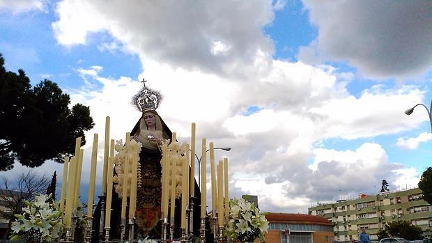 Virgen de las Penas, en el Parque Figueroa, con el cielo muy nuboso