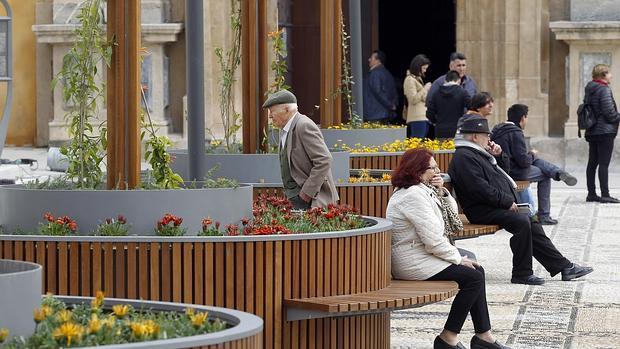 Vecinos y comerciantes no terminan de ver bien la nueva plaza de San Agustín