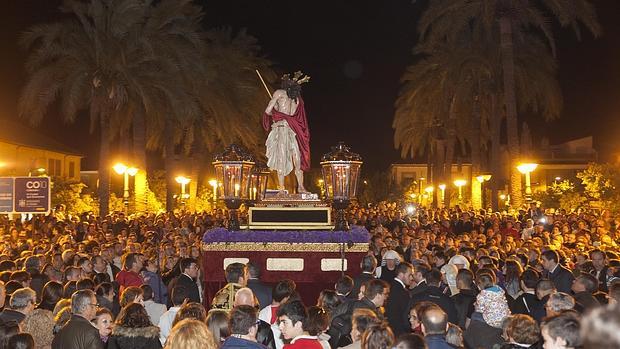 Plaza de Cañero llena para ver a Jesús de los Afligidos