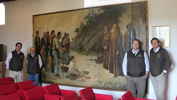 Miembros de la directiva de la Asociación de Amigos de las Ermitas, con el cuadro «En las Ermitas de Córdoba»
