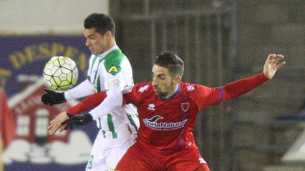 Abel Moreno protege el cuero en el Numancia-Córdoba