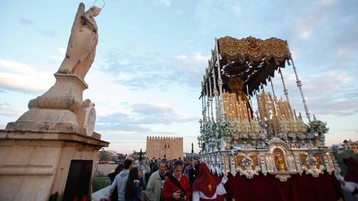 Virgen del Buen Fin en el Puente Romano