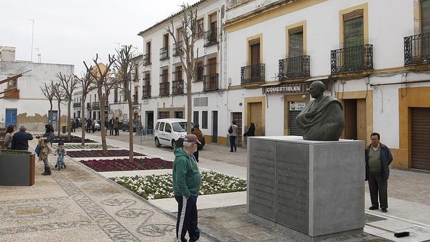 Estatua de Ramón Medina en la plaza de San Agustín