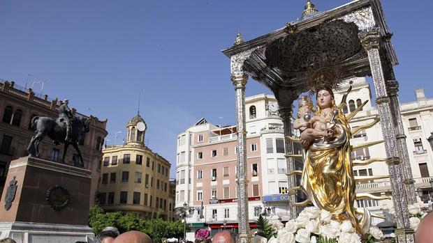 Procesión de la Virgen de Linares por su Coronación