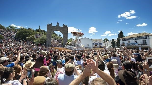 Procesión de la romería de la Virgen de la Cabeza