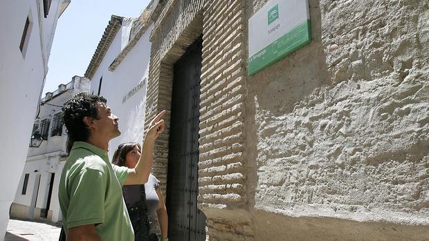 Turistas, ante la Sinagoga de Córdoba en una jornada de cierre