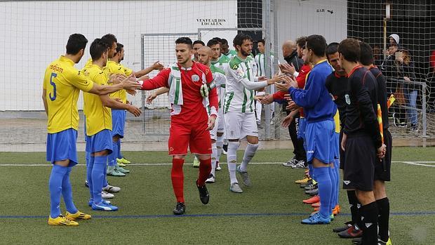 El Conil hace el pasillo al Córdoba B, campeón del Grupo X de Tercera