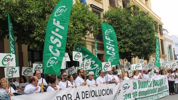 Concentración de delegados del sindicato CSIF en Sevilla