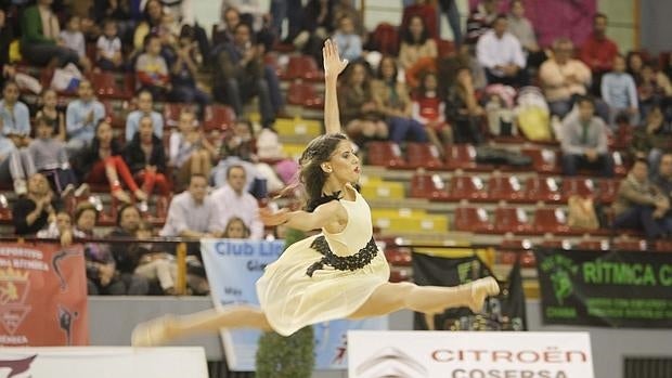 La gimnasta Lourdes Mohedano en el palacio de deportes Vista Alegre de Córdoba