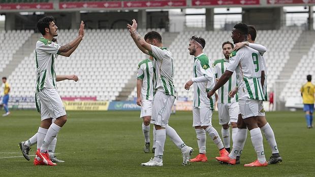 El Córdoba B, durante un partido de esta temporada