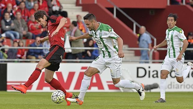 Un instante de Florin Andone en el partido entre el Mirandés y el Córdoba CF