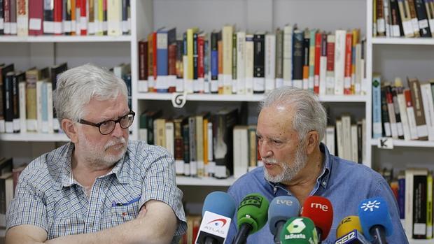 Manuel Monereo y Julio Anguita, hoy en la biblioteca del Rey Heredia