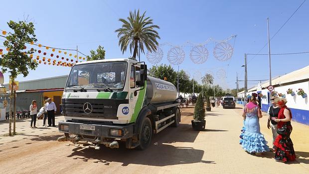 Un camión de Sadeco actuando la pasada semana en el recinto ferial