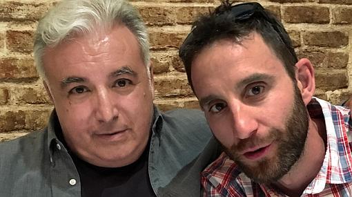 Juan Lebrón (el productor), junto a Dani Rovira (el presentador)