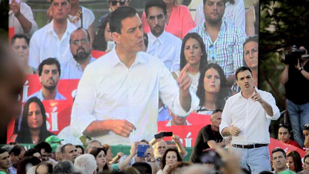 Pedro Sánchez durante su intervención en el mitin que se celebró este lunes en Jerez