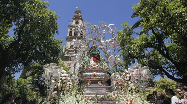 Procesión de la Virgen de la Cabeza, en mayo