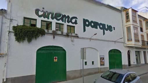 Fachada del Cinema Parque, en la localidad de Baena