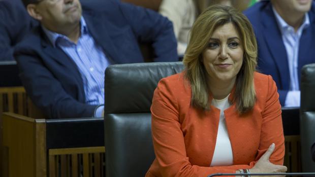 La presidenta andaluza, Susana Díaz, en su escaño en el Parlamento de Andalucía