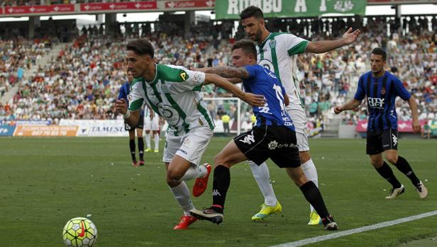 Fidel intenta marcharse de un contrario del Girona