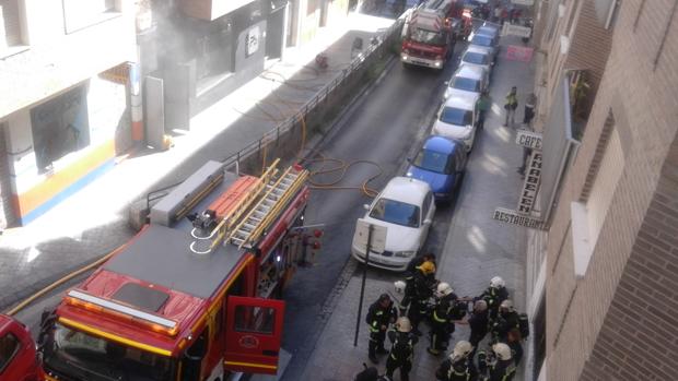 Los bomberos en la zona del incendio