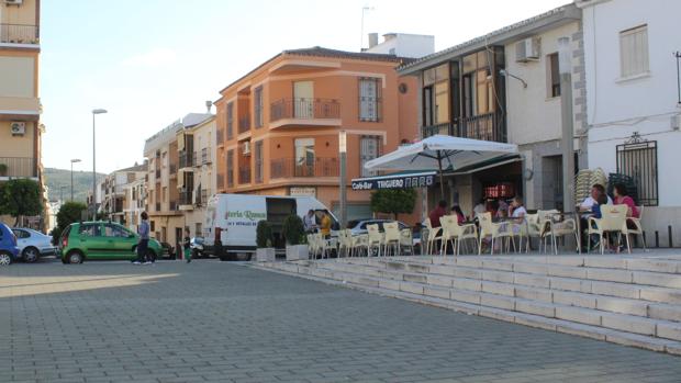 Terraza en una plaza de Baena