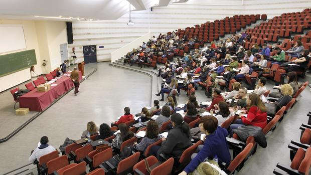 Alumnos durante un examen en la Universidad de Córdoba