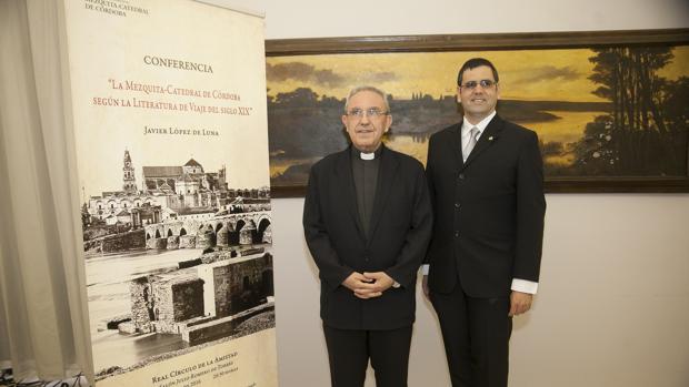 Javier López de Luna, con el presidente del Cabildo, antes de la conferencia