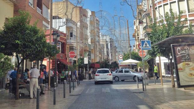 Una de las calles comerciales de Puente Genil