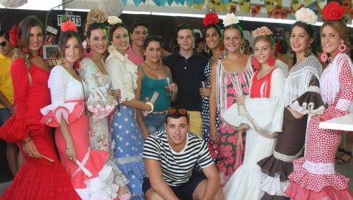 Un grupo de jóvenes, en la Feria Real de Priego