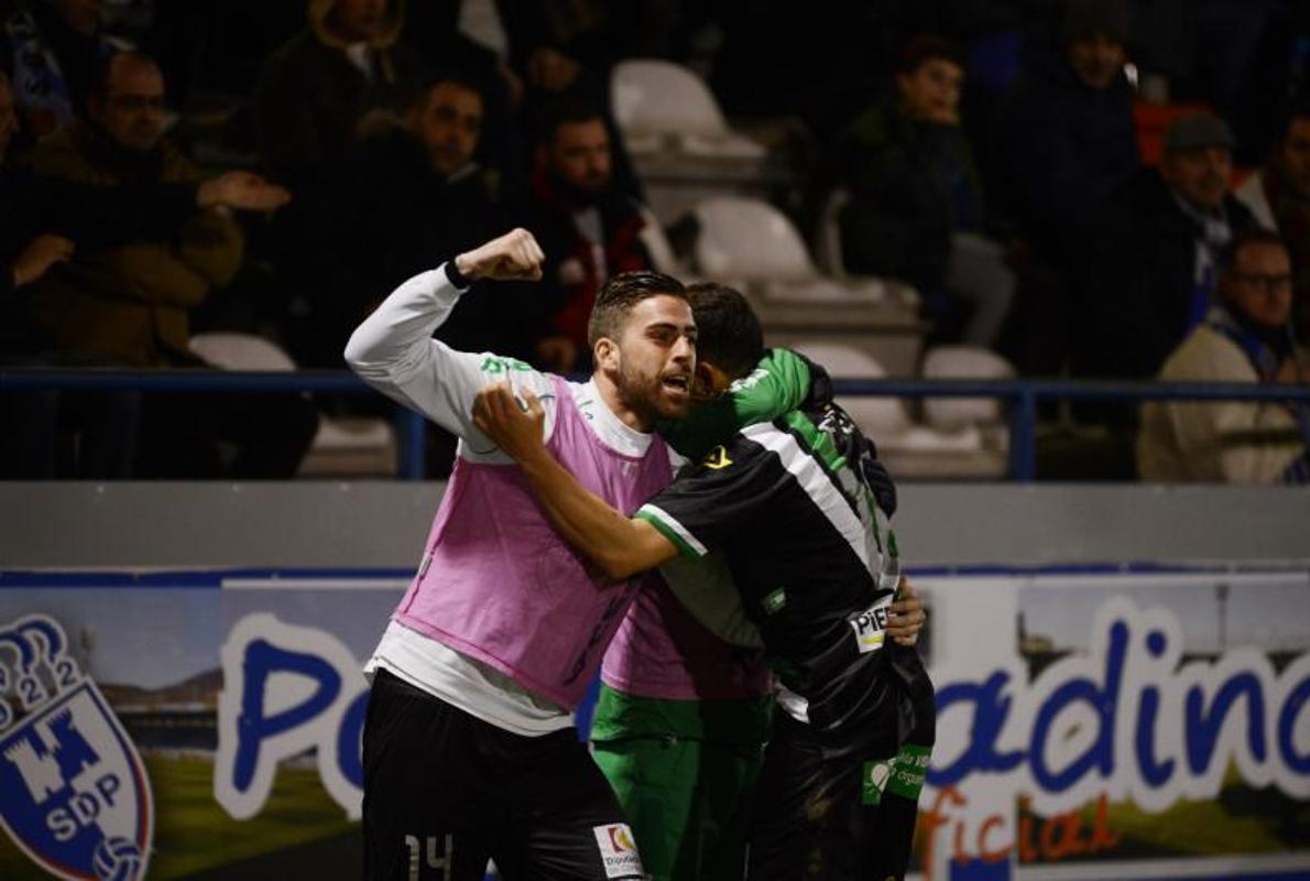 Gálvez festeja un gol