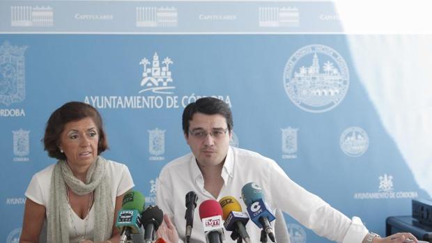 María Jesús Botella junto a José María Bellido