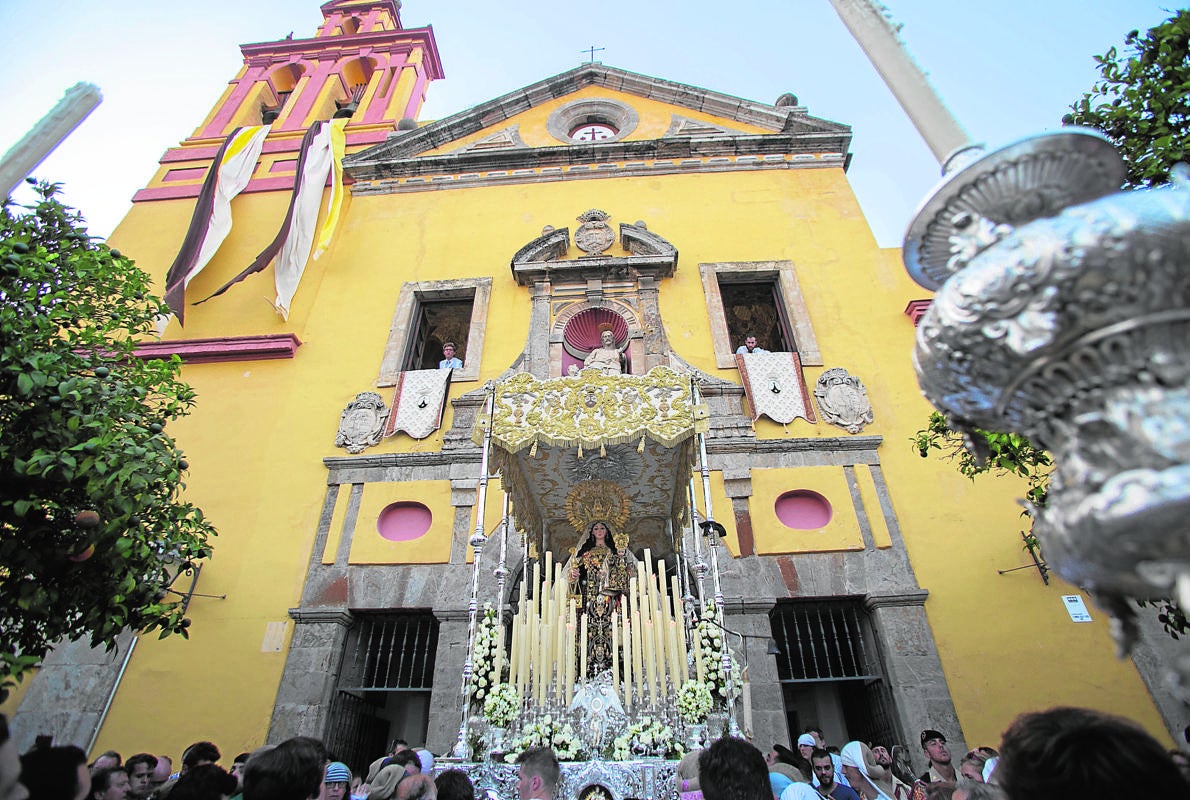 La Virgen del Carmen de San Cayetano durante su procesión de ayer