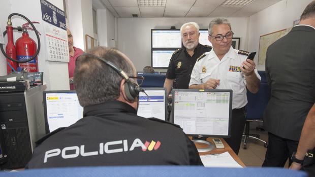 Agentes de la Policía Nacional en la comisaría