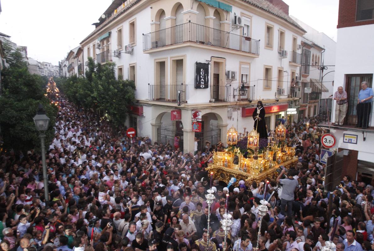 El Rescatado llegando a la Cruz del rastro durante el Via Crucis Magno de la Fe